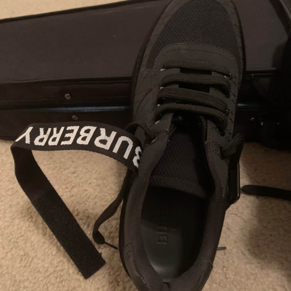Burberry men’s stylish sneakers Euro size 40 - Picture 6 of 9